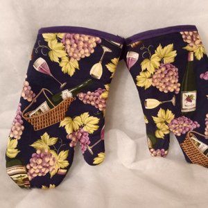 Wine Grapes   Oven Mitts 2 Pc Set